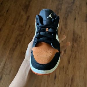 Shattered backboard low size 6 in women’s